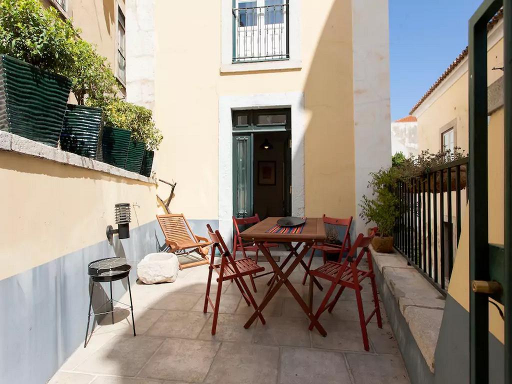 Patio Alfama Apartment ลิสบอน ภายนอก รูปภาพ